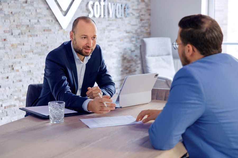 Kacmaztolken op locatie